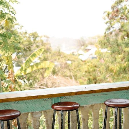 Bajo Bunkhouse Hostel Labuan Bajo Ngoại thất bức ảnh