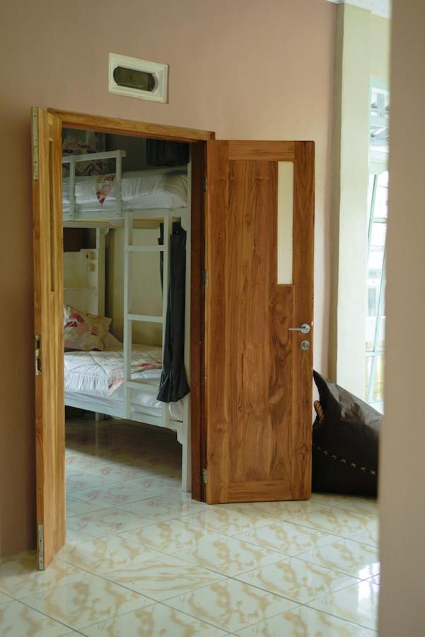 Bajo Bunkhouse Hostel Labuan Bajo Ngoại thất bức ảnh