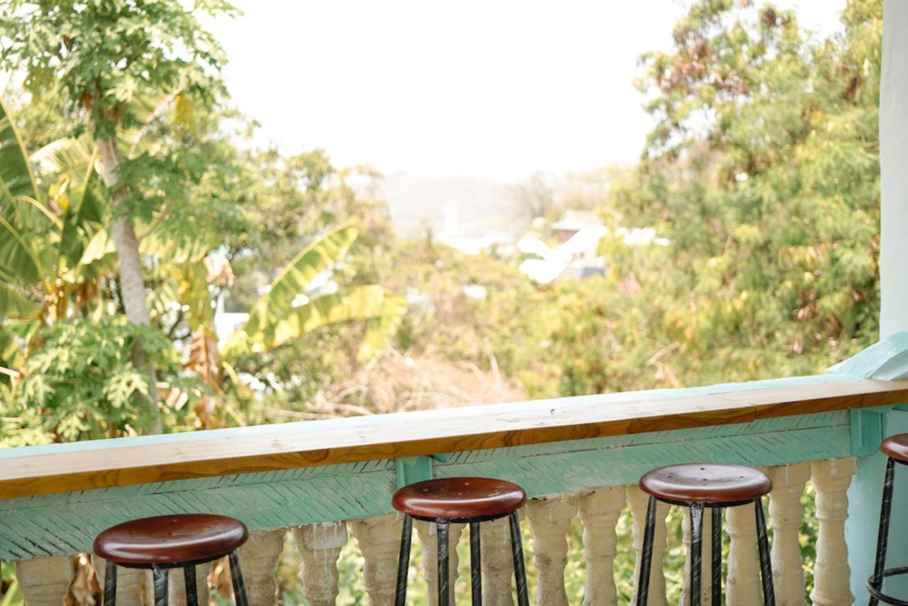 Bajo Bunkhouse Hostel Labuan Bajo Ngoại thất bức ảnh