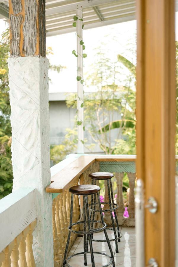 Bajo Bunkhouse Hostel Labuan Bajo Ngoại thất bức ảnh
