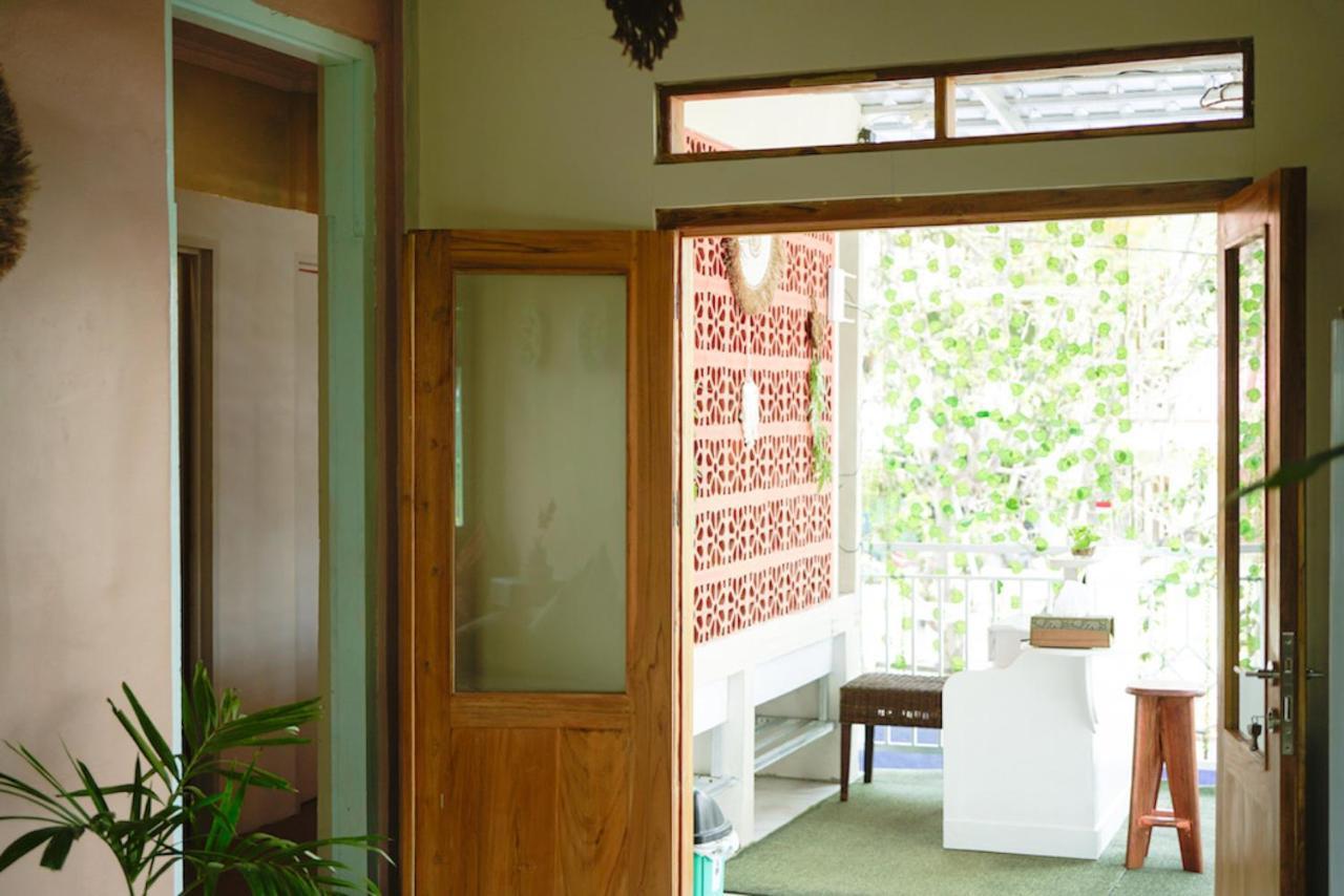 Bajo Bunkhouse Hostel Labuan Bajo Ngoại thất bức ảnh
